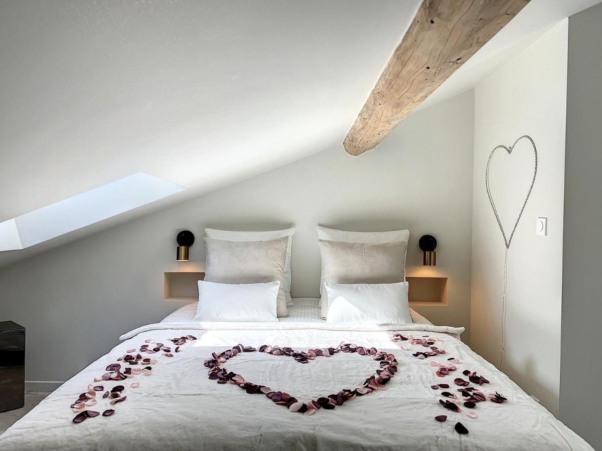 Cocon Blanc Calin Avec Jacuzzi Privatif - Loveroom Insolite Saint-Etienne  Kültér fotó